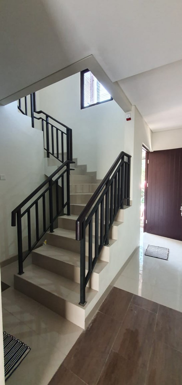 Rumah Jual di Cluster The Patio Lippo Cikarang